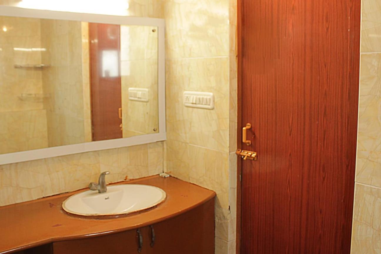 Bed and Breakfast Happy Planet Chennai Exterior foto