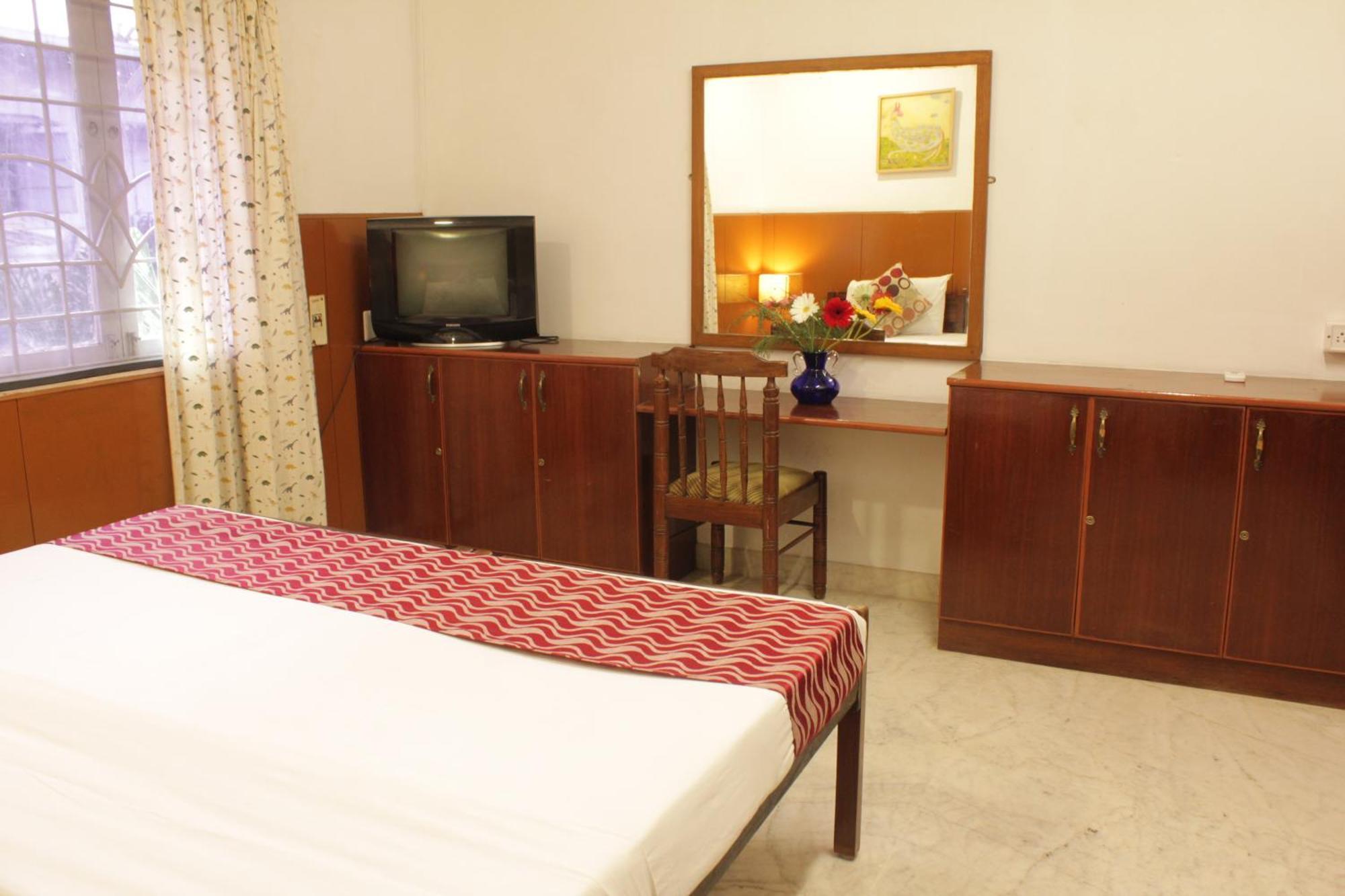 Bed and Breakfast Happy Planet Chennai Exterior foto