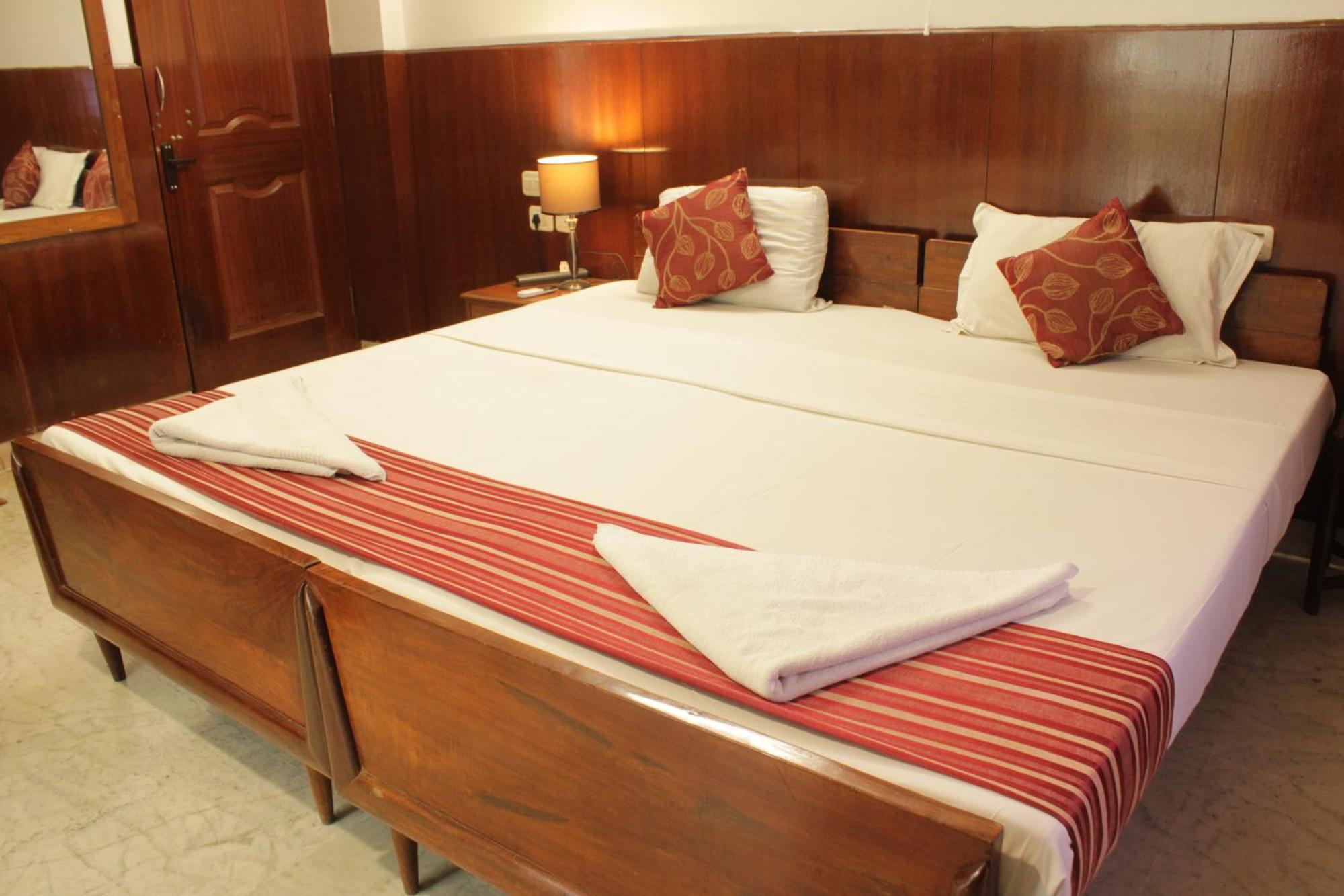 Bed and Breakfast Happy Planet Chennai Exterior foto