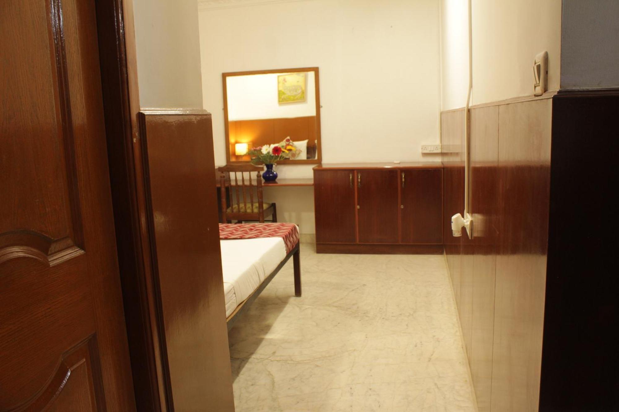 Bed and Breakfast Happy Planet Chennai Exterior foto