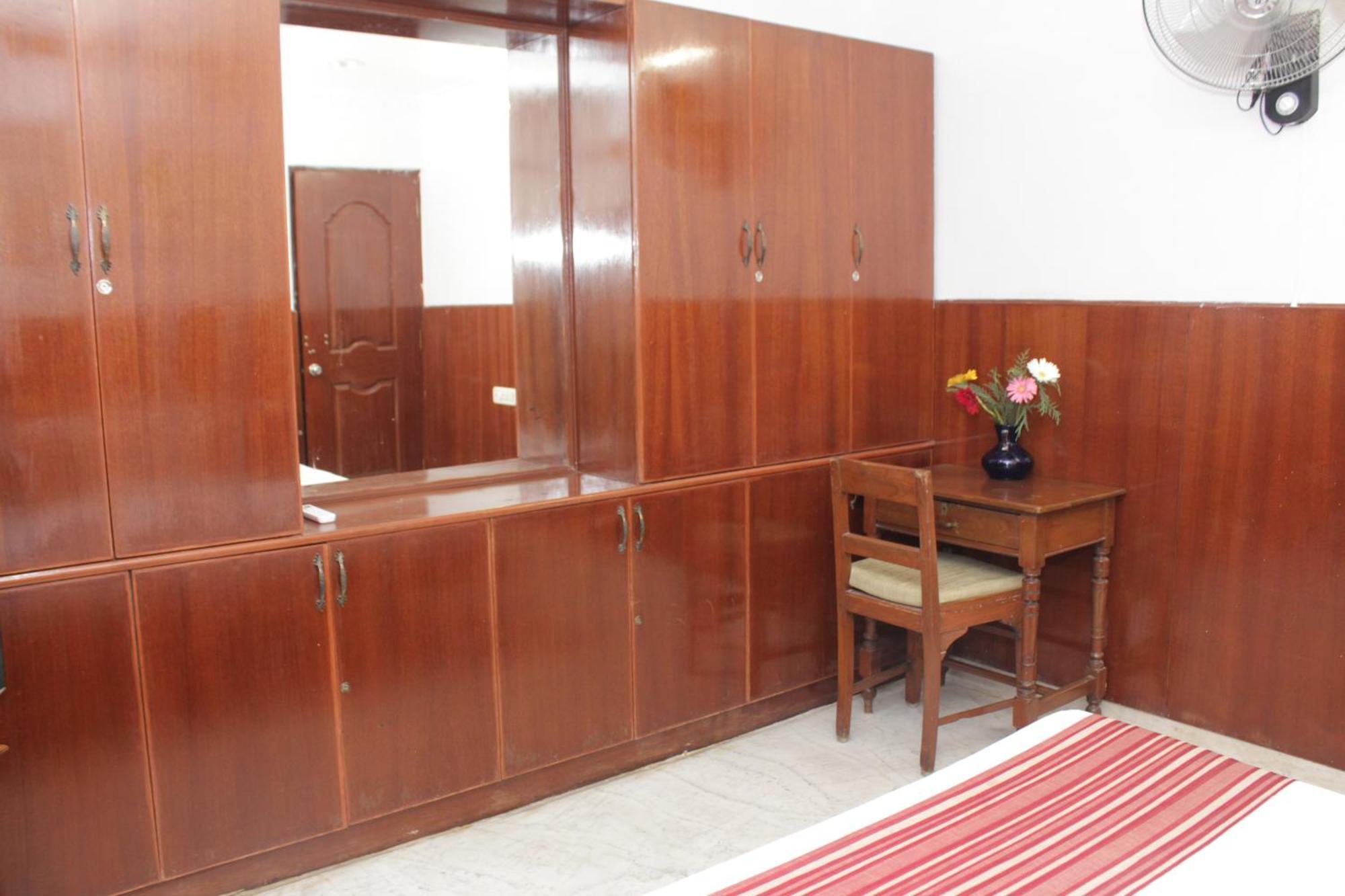 Bed and Breakfast Happy Planet Chennai Exterior foto