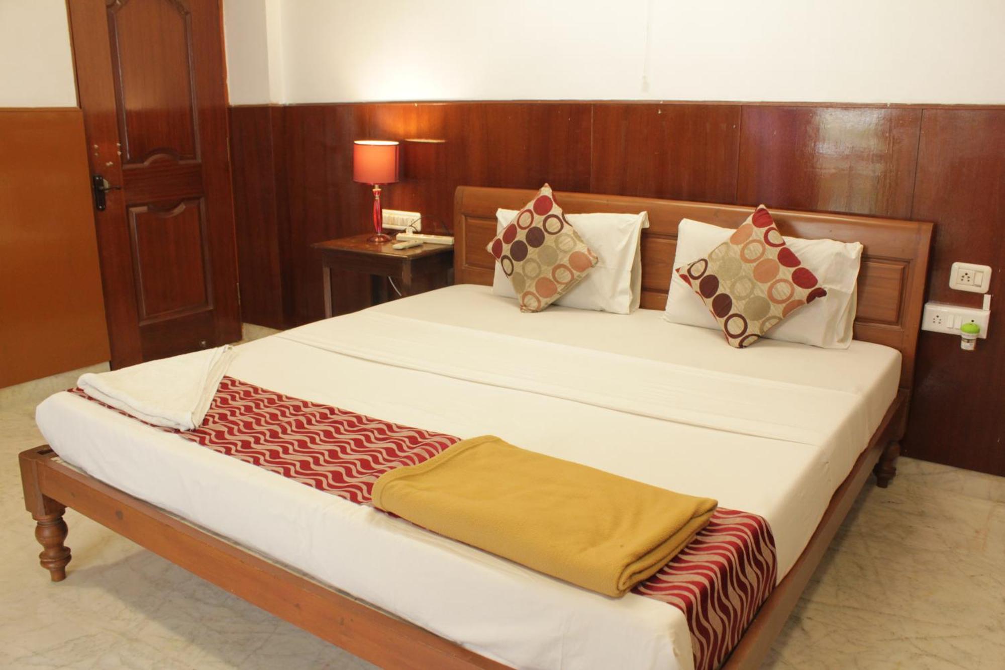 Bed and Breakfast Happy Planet Chennai Exterior foto