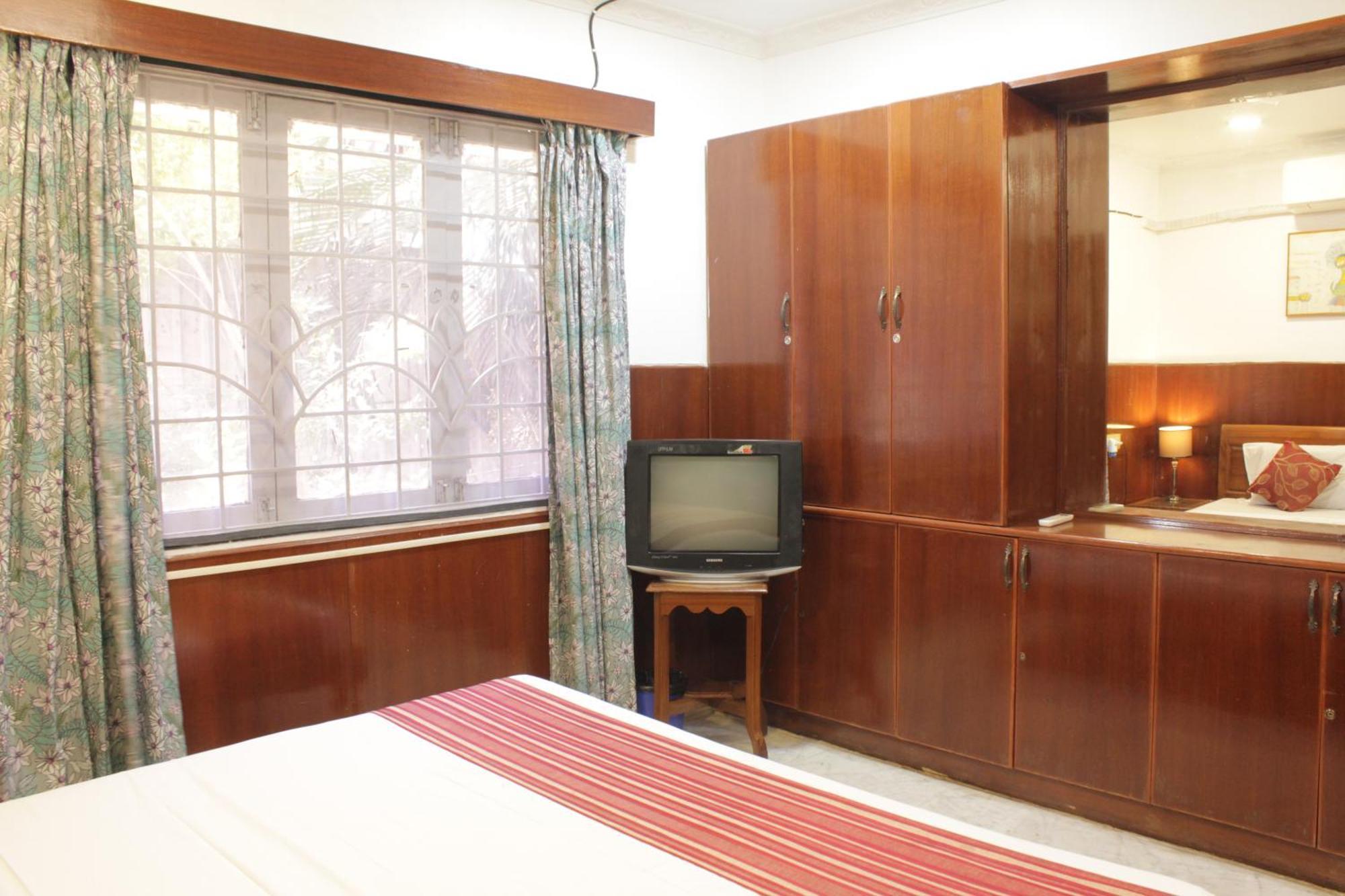 Bed and Breakfast Happy Planet Chennai Exterior foto